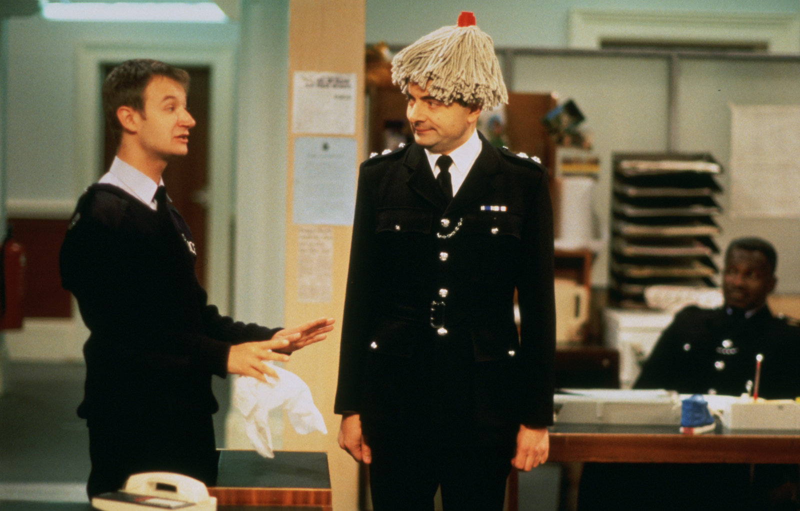 Inspektor Fowler - Härter als die Polizei erlaubt (The Thin Blue Line) / Die komplette 14-teilige Kulterie mit Rowan Atkinson (bekannt als „Mr. Bean“) (Pidax Serien-Klassiker)  [2 DVDs]  (DVD)